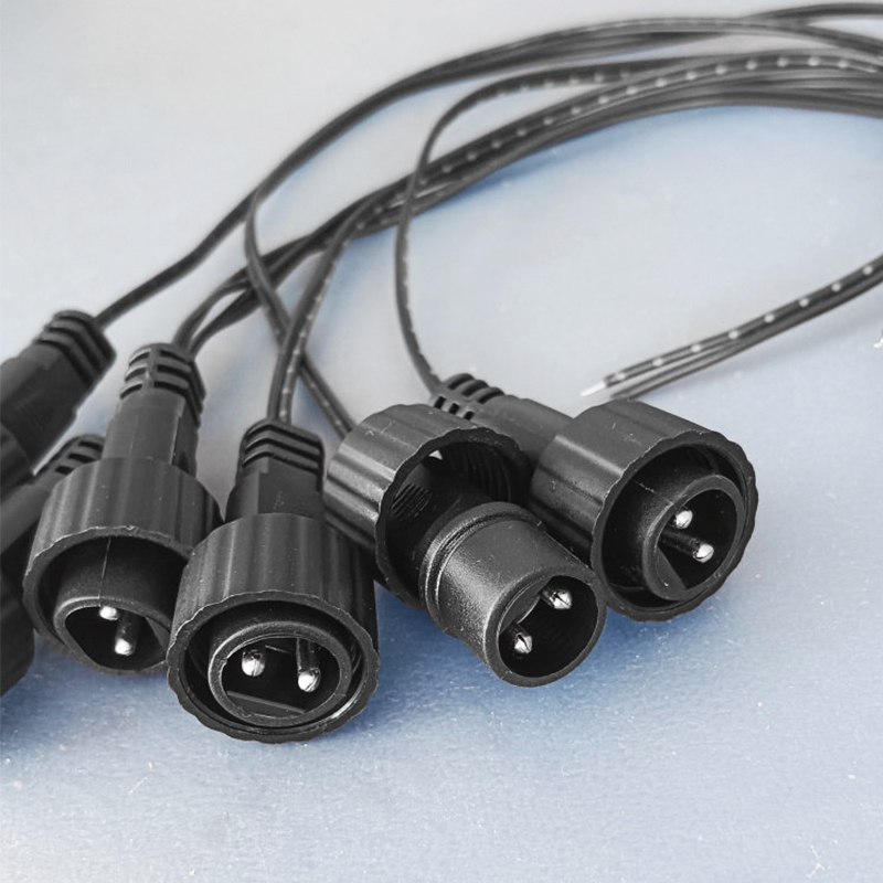 موصل LED ثنائي السن مع سلك توص - مراجعة Outdoor Power Outlet Solar وسعره